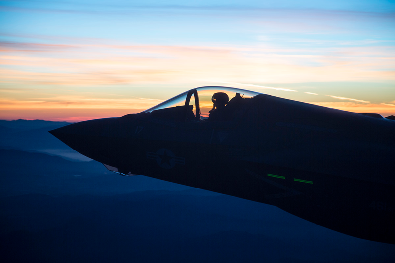 Illustration for article titled These Shots Of An F-35 Refueling At Dusk Over Edwards AFB Are Stunning